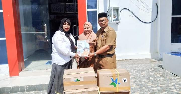 Perpusnas Serahkan Bantuan Buku ke Desa Palopo, Fokus Tingkatkan Minat Baca