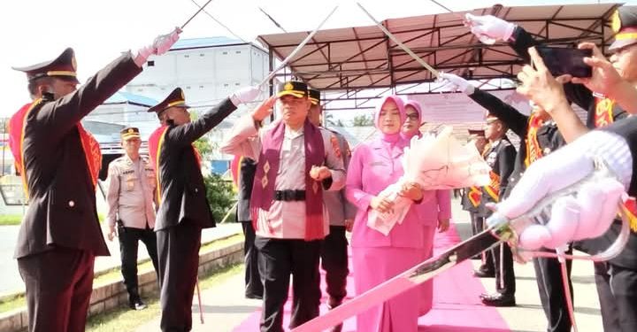 Tradisi Pedang Pora Sambut AKBP Busroni, S.I.K, M.H Sebagai Kapolres Pohuwato